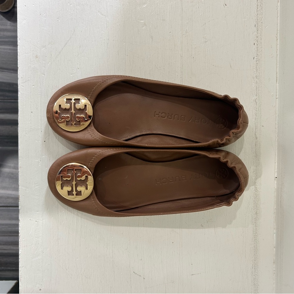 Tory Burch Women's Tan Flats with Gold Logo